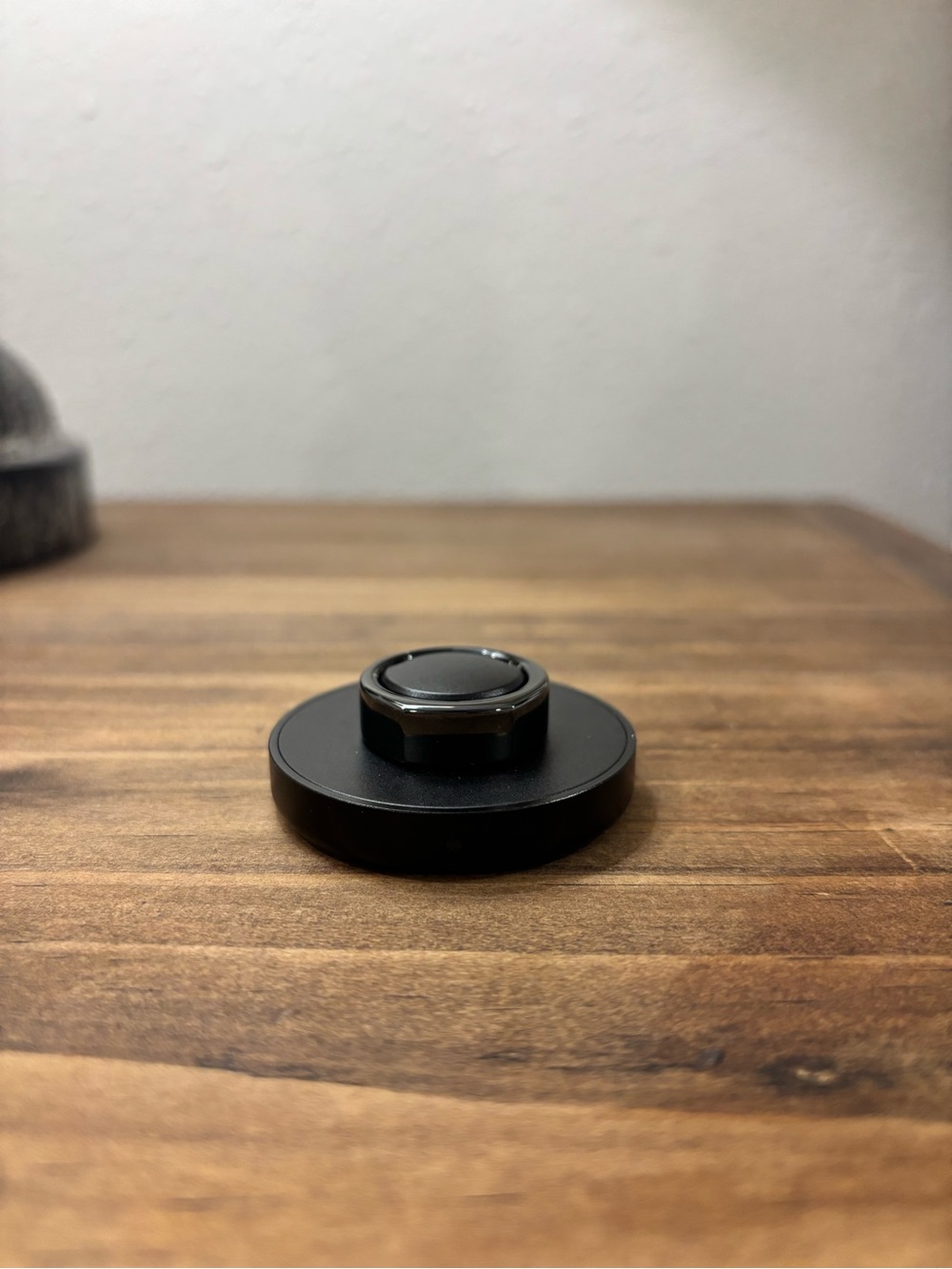 Oura Gen3 Heritage Black Ring Set - US9 - Charger with Matching Black USB Cable - Picture 5 of 8